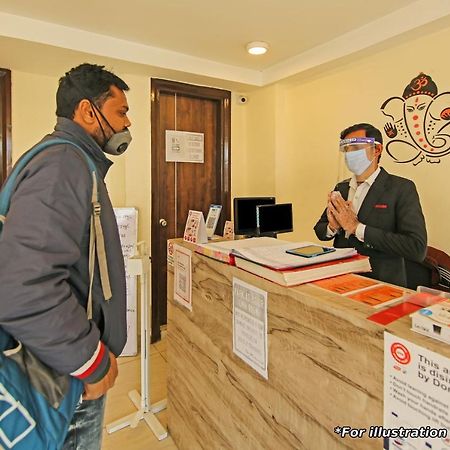 Oyo Flagship 86605 Hotel The Meriton Ahmedabad Exteriör bild