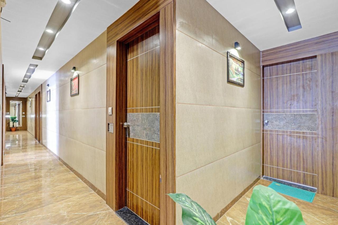 Oyo Flagship 86605 Hotel The Meriton Ahmedabad Exteriör bild