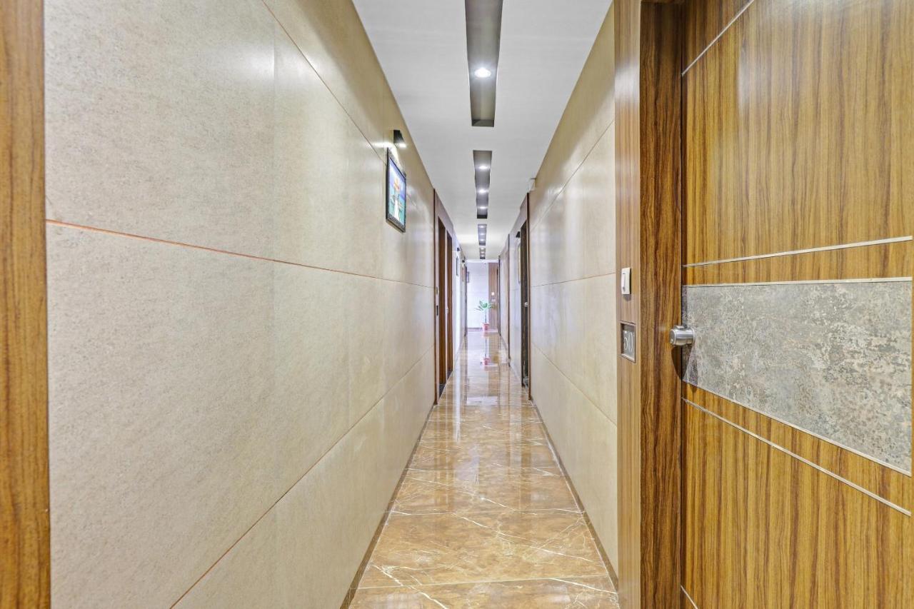 Oyo Flagship 86605 Hotel The Meriton Ahmedabad Exteriör bild